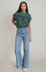 Jean à poches plaquées Dex, coloris bleu moyen, vêtement porté en tenue