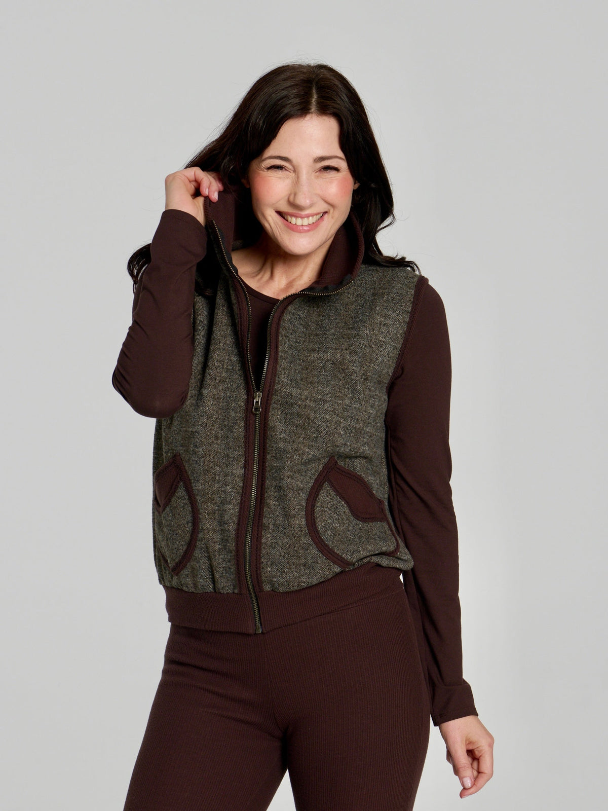 Veste sans manches Leanne chocolat Kollontaï, portée, vue de face
