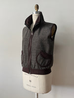 Veste sans manches Leanne chocolat Kollontaï, sur mannequin, vue de trois quarts