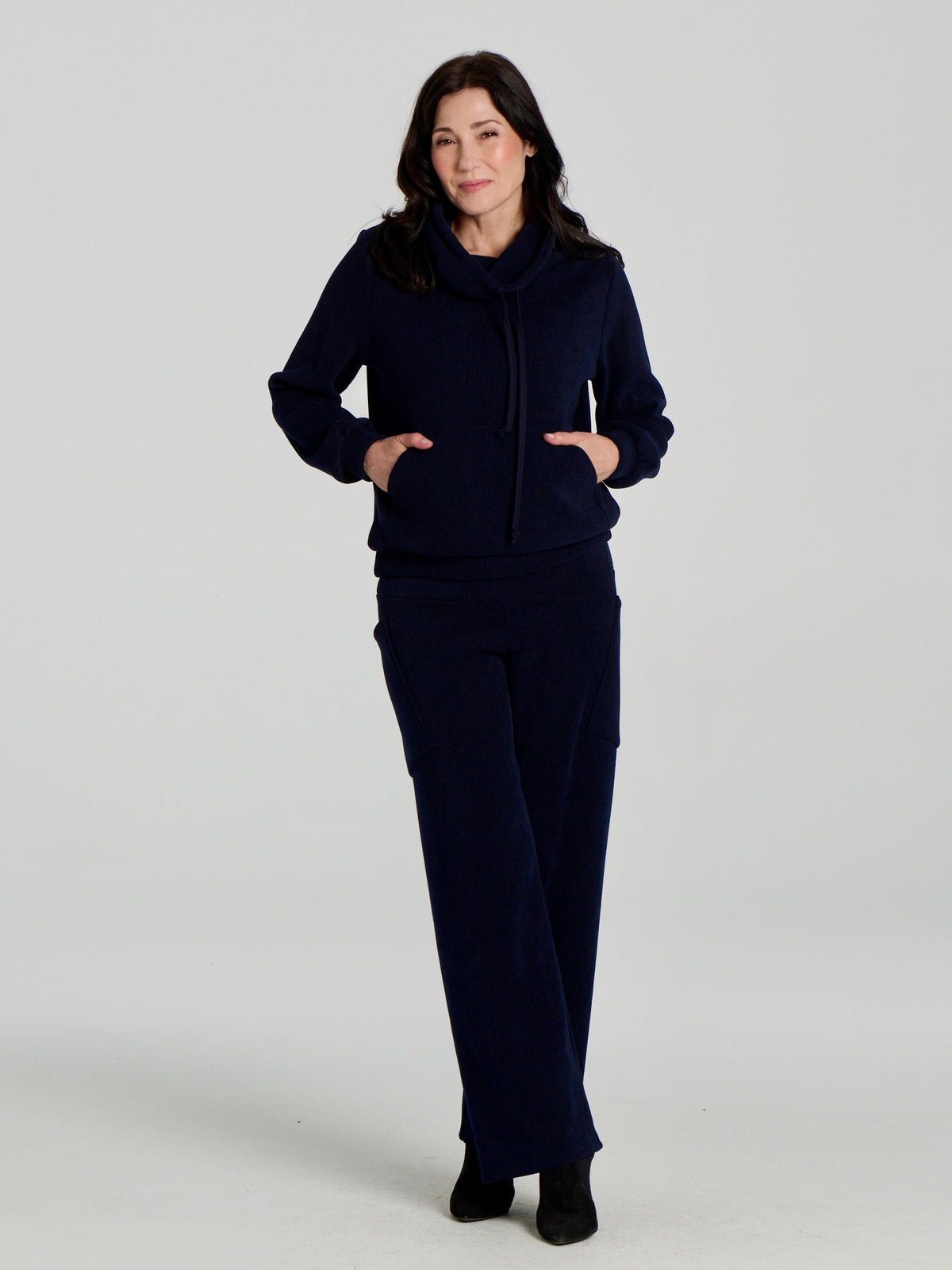 Pantalon Lorenzo marine avec grandes poches avant, ensemble coordonné