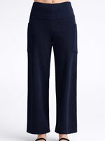 Pantalon Lorenzo marine de Kollontaï, détail de la taille et des poches