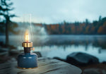 Lampe lanterne DEL bleue à cheminée Abbott — mise en situation