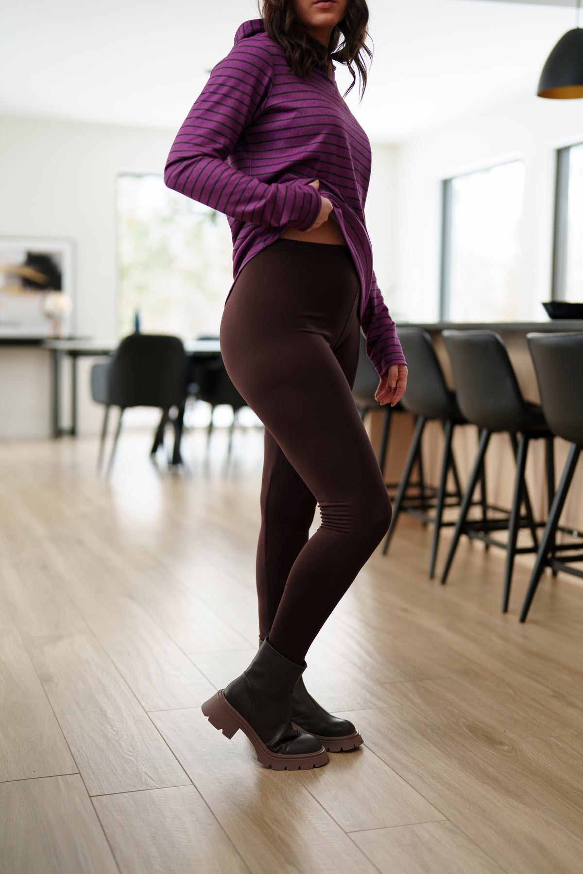 Legging Magog – Brun chocolat – vue de profil – Rien ne se perd, tout se crée