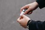 Lime à ongles et miroir Orbitkey — utilisation de la lime à ongles