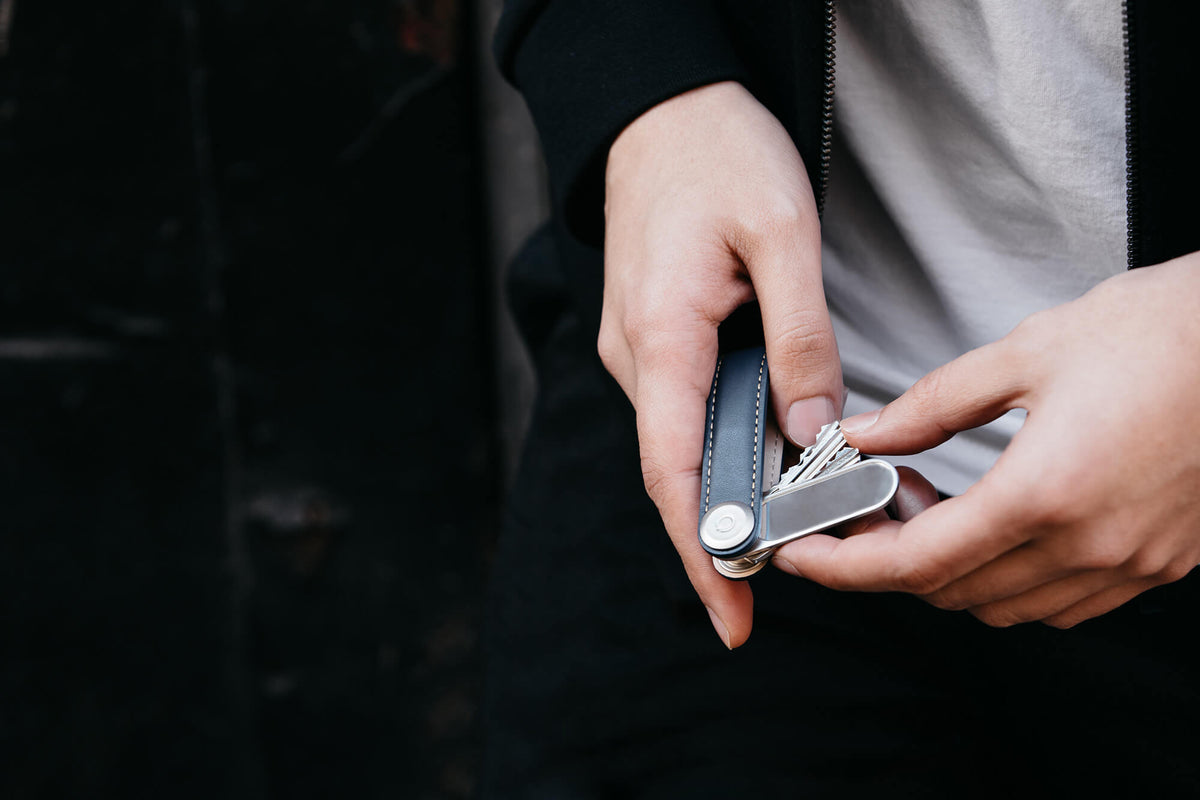 Lime à ongles et miroir Orbitkey — accessoire sorti de l’organiseur de clés