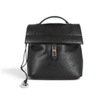 Sac à dos Maison Taïga en cuir végan noir grainé avec fermoir métallique argenté, design urbain et compact.