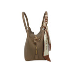 Sac à main Maison Taïga en cuir vegan taupe avec anses, fermeture éclair dorée et foulard décoratif noué