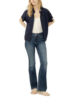 Maison Taïga Silver Jeans Co. Suki mid-rise bootcut jeans in dark indigo Sundown wash on a model