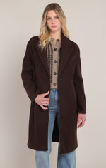 Manteau long doux au toucher Dex, coloris brun foncé, vêtement porté