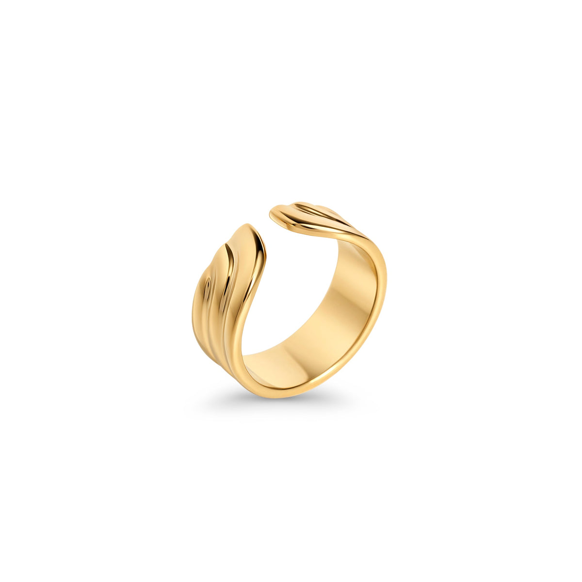 Bague Marlow Mia, fini doré, vue du bijou sur fond blanc