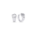 Boucles Dormeuses Heritage Mia, fini argenté, vue du bijou sur fond blanc