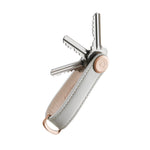 Organiseur de clés en cuir Orbitkey — gris clair — clés déployées