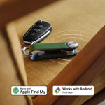 Organiseur de clés Tracker en cuir Orbitkey — organiseur vert et télécommande avec logos Apple Localiser et Google Find Hub