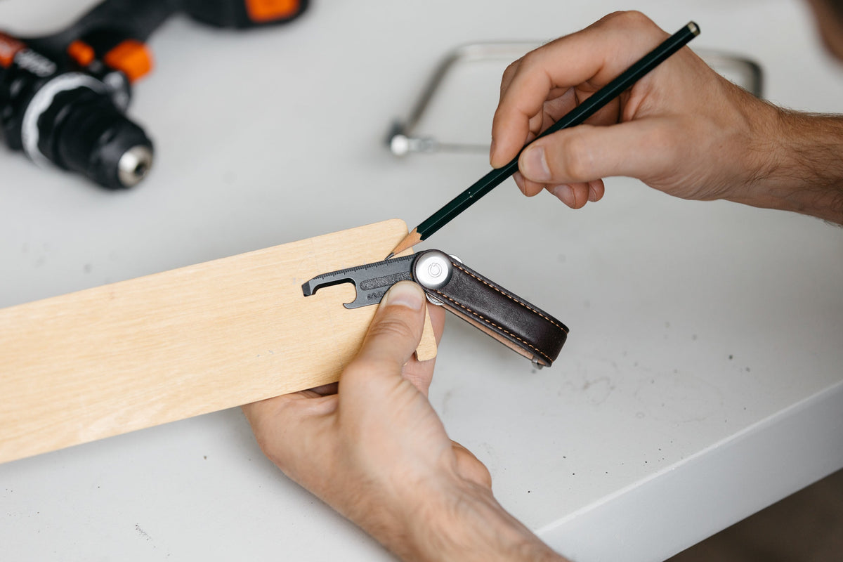 Outil multifonction Multi-Tool v2 Orbitkey — utilisé pour mesurer