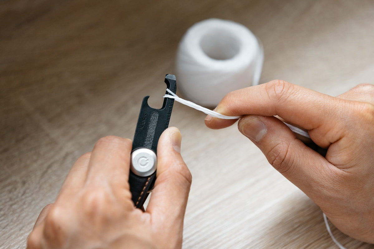 Outil multifonction Multi-Tool v2 Orbitkey — utilisé comme lime