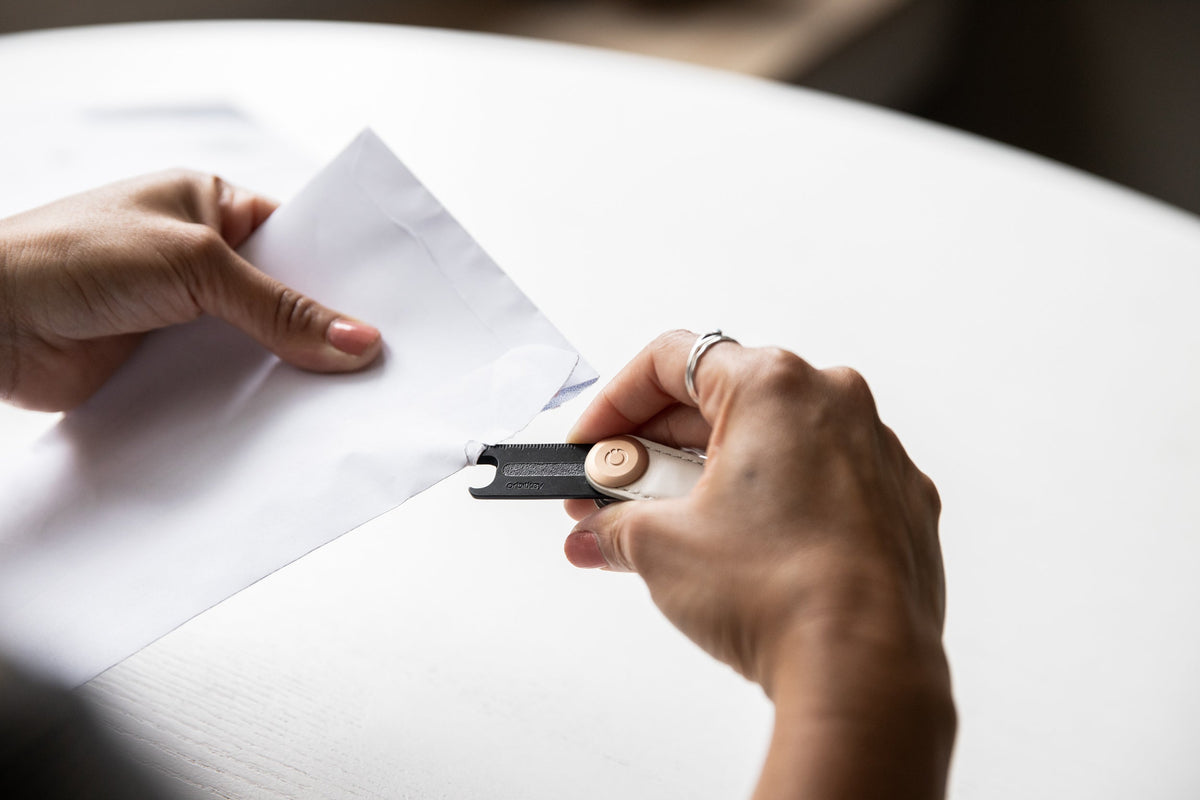 Outil multifonction Multi-Tool v2 Orbitkey — utilisé pour mesurer