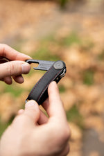 Outil multifonction Multi-Tool v2 Orbitkey — installation dans un organiseur de clés