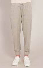 Pantalon à revers Dex, coloris avoine, vêtement porté