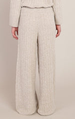 Pantalon en tricot torsadé Dex, coloris beige, vêtement porté en tenue