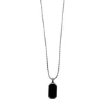 Pendentif Légendaire à plaque noire AJ&Co, finition argentée, avec chaîne.