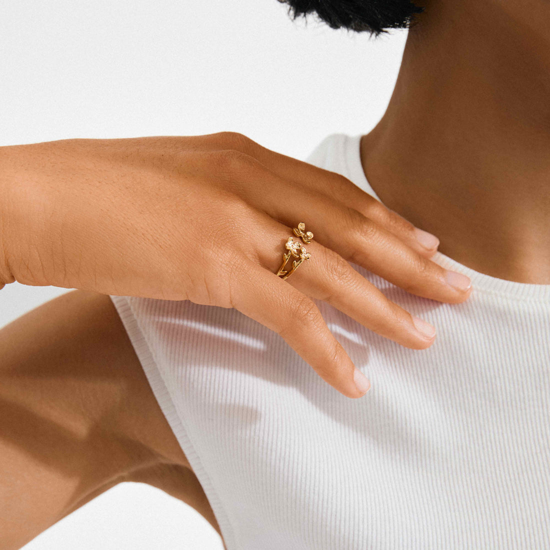 Bague AJANI à fleurs – finition plaquée or de Pilgrim, vue 2