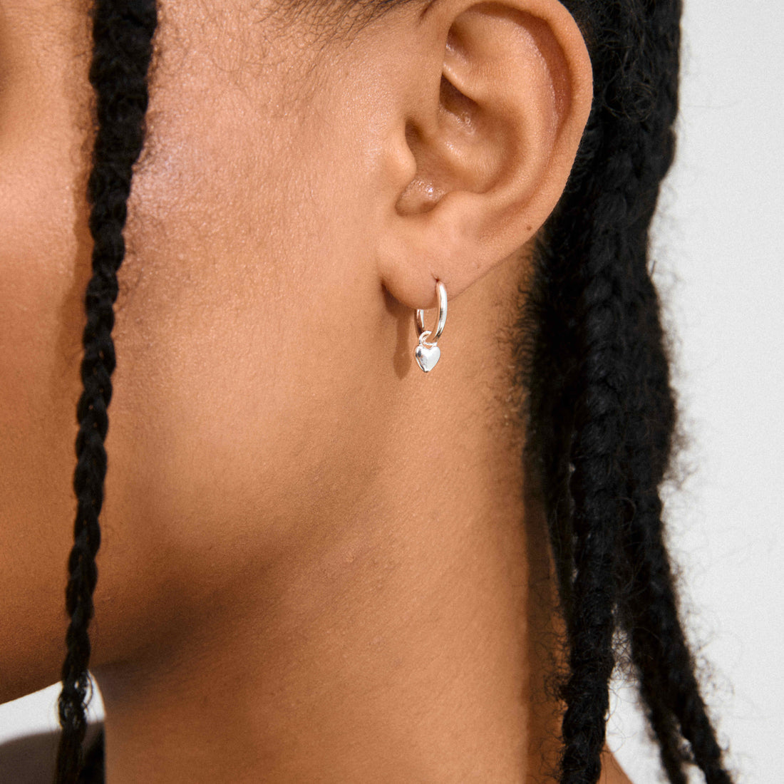 Boucles d’oreilles ALAIA pendentif cœur – finition plaquée argent de Pilgrim, vue 2