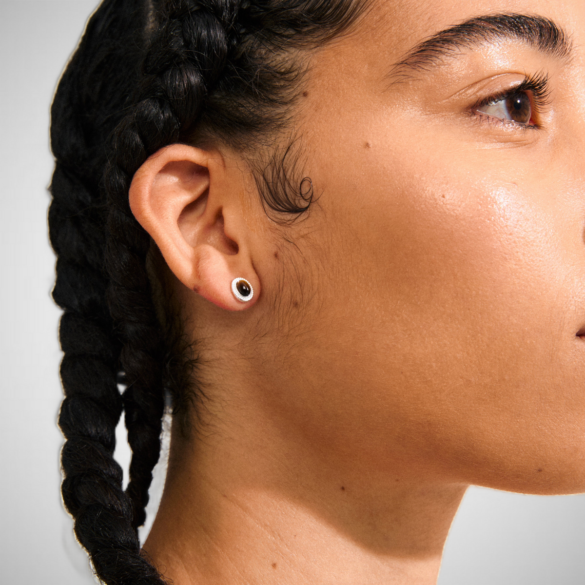 Boucles d’oreilles BETWEEN – finition plaquée argent de Pilgrim, vue 2