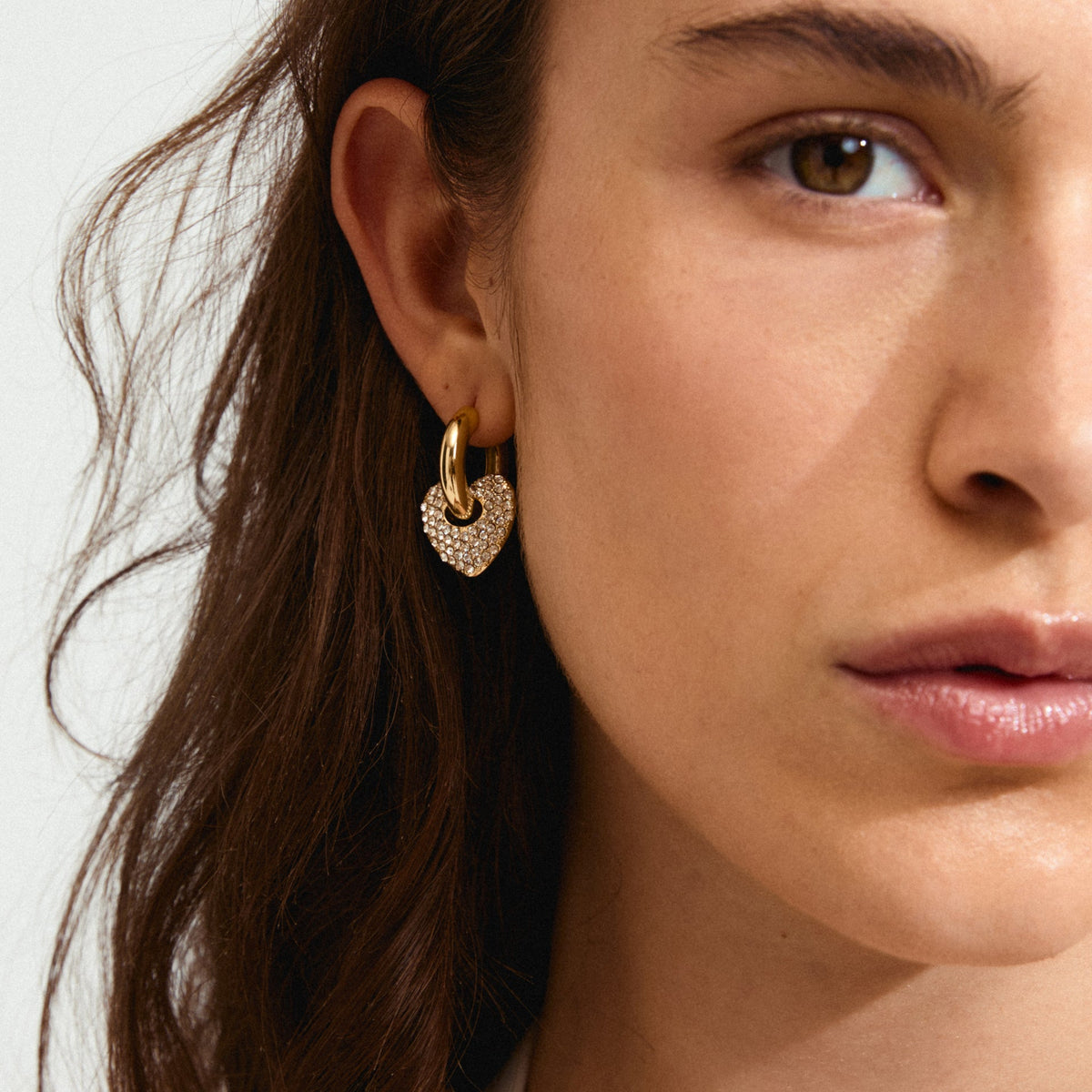 Boucles d’oreilles DUNE avec cristaux – finition plaquée or de Pilgrim, vue 2
