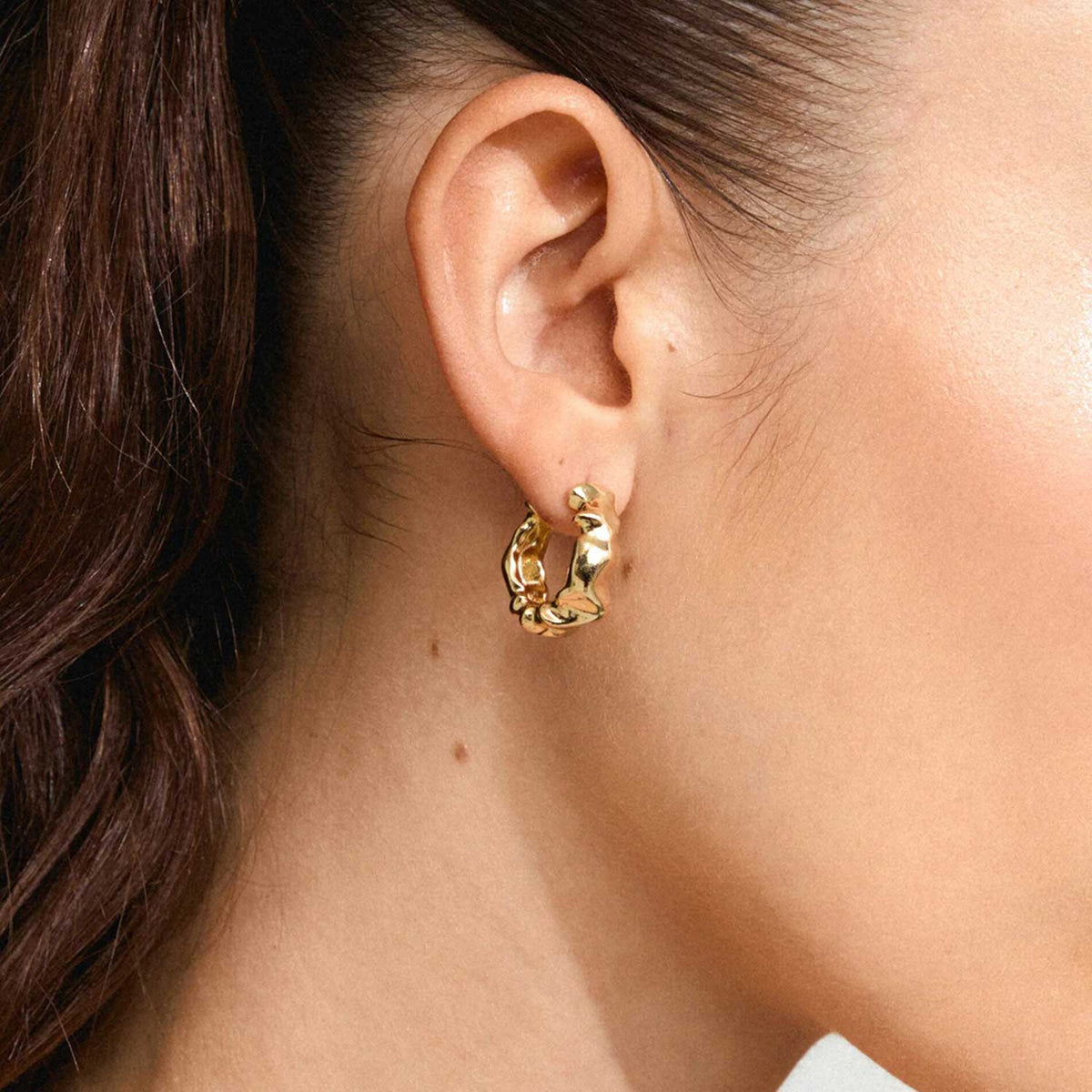 Boucles d’oreilles ELLIOT – finition plaquée or de Pilgrim, vue 2