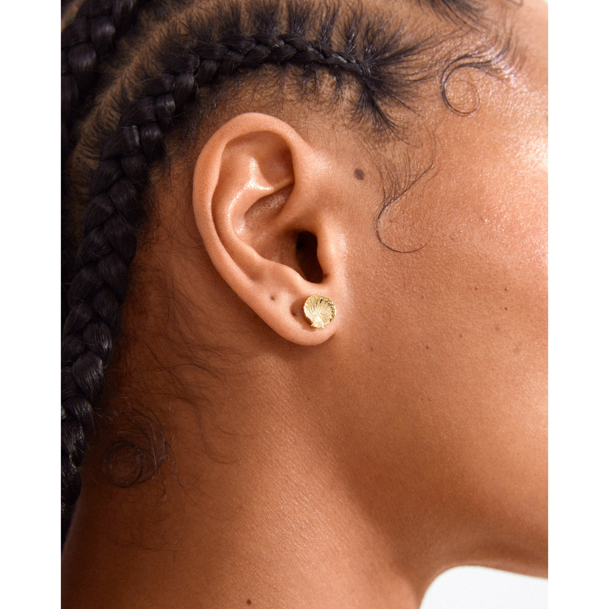 Boucles d’oreilles OPAL en coquillage plaquées – finition plaquée or de Pilgrim, vue 3