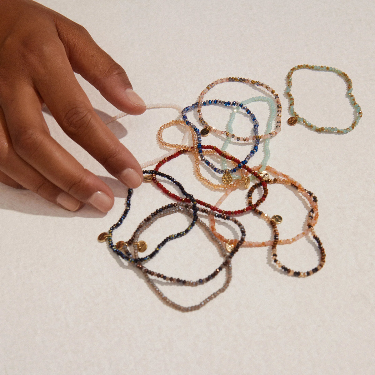 Bracelet INDIE bleu océan – finition plaquée or de Pilgrim, vue 5