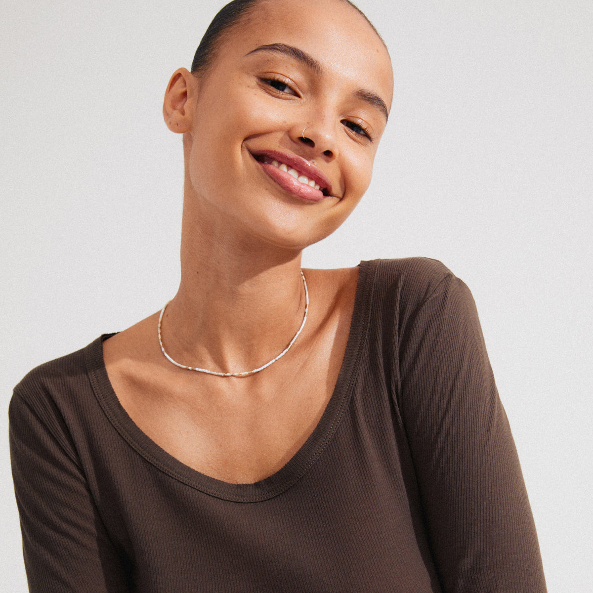 Collier ALISON blanc – finition plaquée or de Pilgrim, vue 3