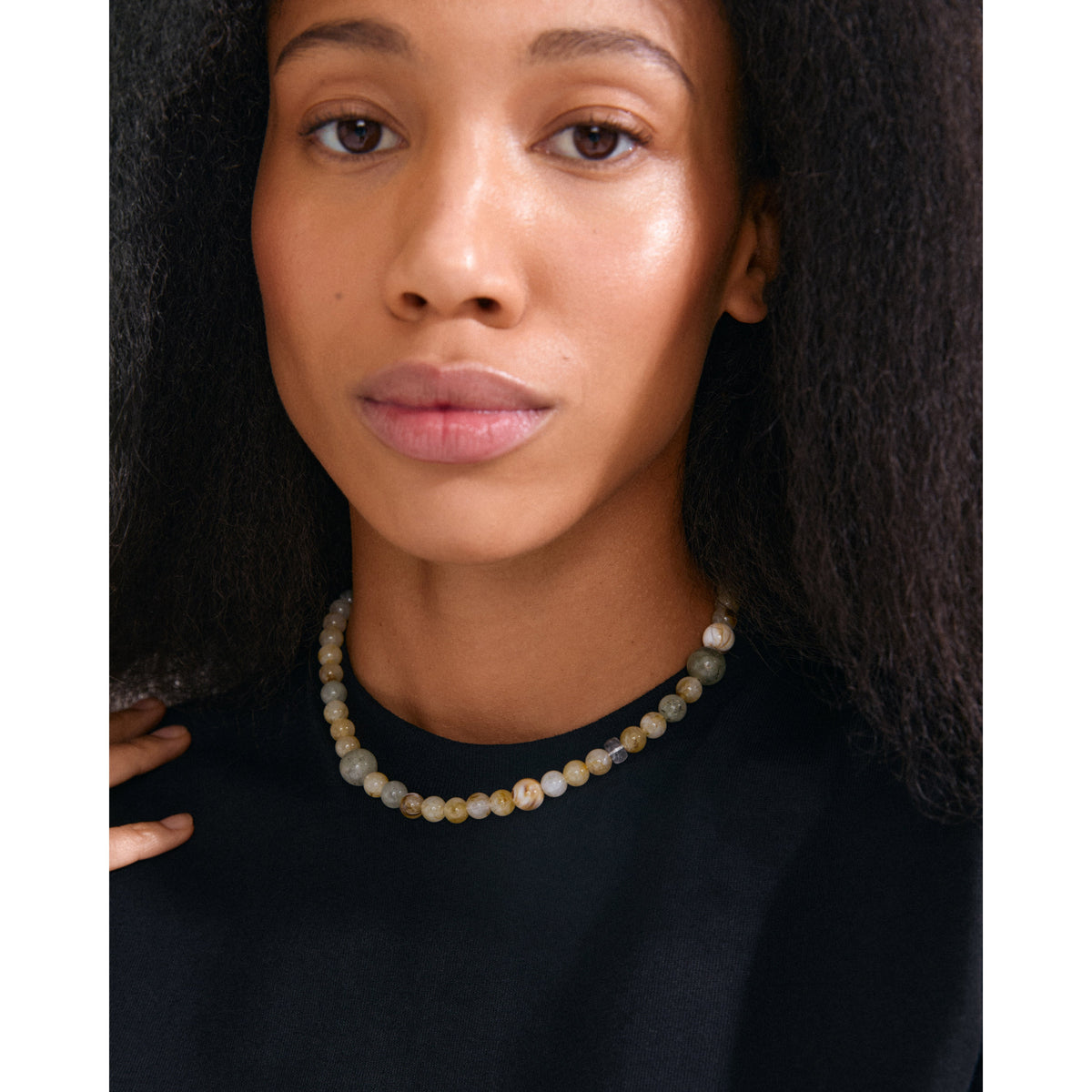 Collier ROOT à perles et pierres semi-précieuses – plaqué or de Pilgrim, vue 2