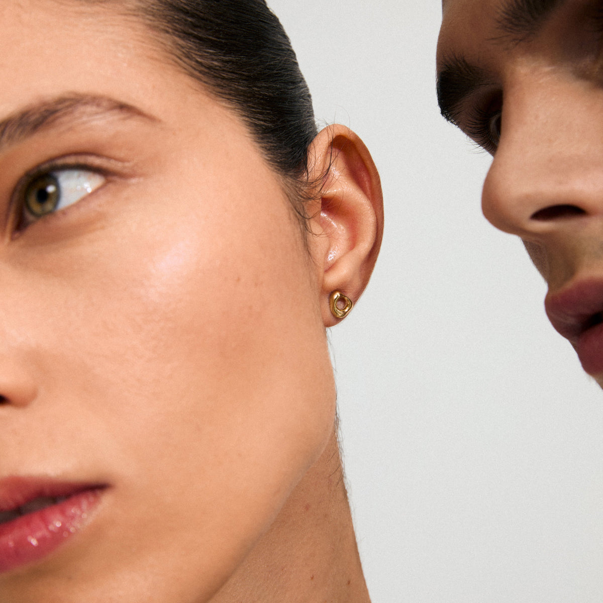 Boucles d’oreilles FREE – finition plaquée or de Pilgrim, vue 2