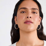 Boucles d'oreilles HAZE anneaux fins – finition plaquée argent de Pilgrim, vue 2