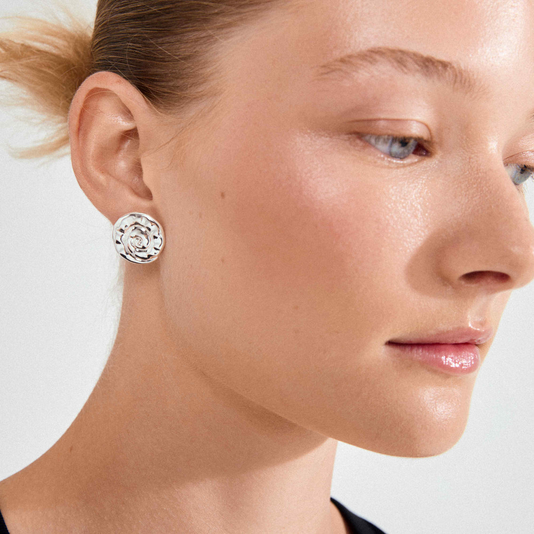 Boucles d’oreilles HAZE coquillage – finition plaquée argent de Pilgrim, vue 2