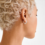 Iris boucles d'oreilles anneaux cœur – finition plaquée argent de Pilgrim, vue 3