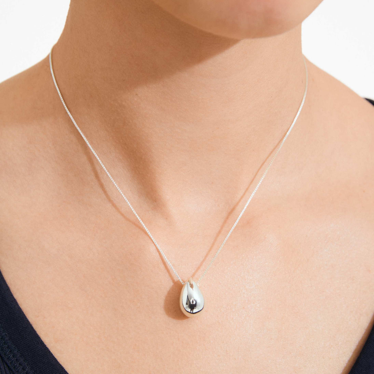 Collier KAISYN à pendentif goutte – finition plaquée argent de Pilgrim, vue 2