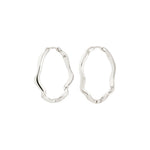 Boucles d’oreilles LARKIN anneaux ondulées – finition plaquée argent de Pilgrim