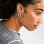 Boucles d'oreilles PHASE anneaux 26 mm – finition plaquée argent de Pilgrim, vue 2