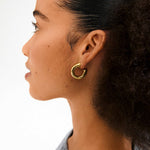 Boucles d'oreilles PHASE anneaux 26 mm – finition plaquée or de Pilgrim, vue 2