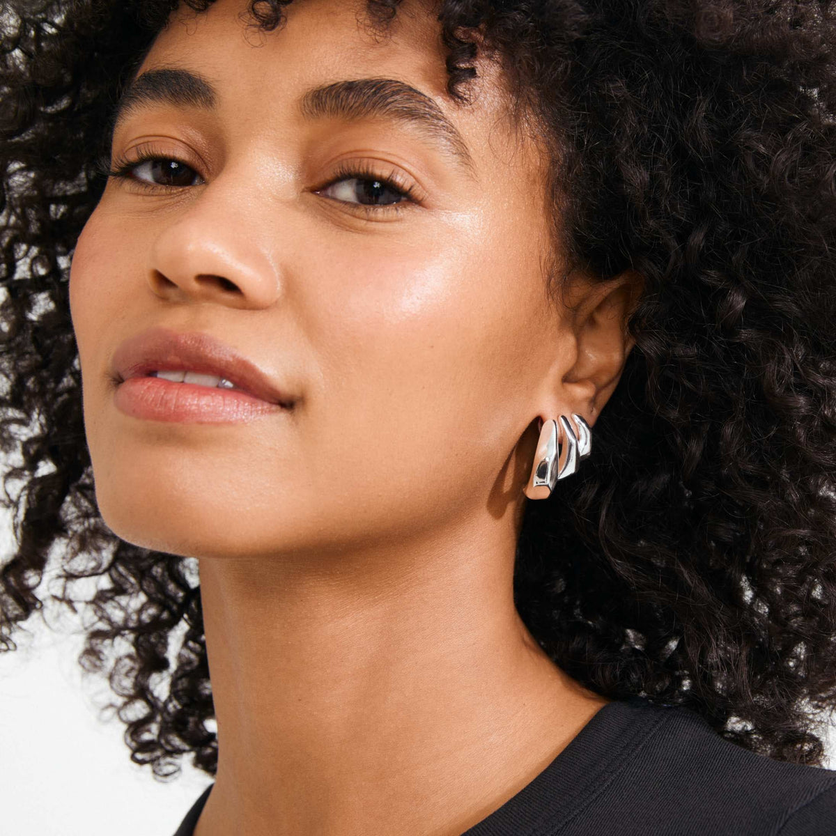 Boucles d'oreilles PRESENCE épaisses – finition plaquée argent de Pilgrim, vue 2