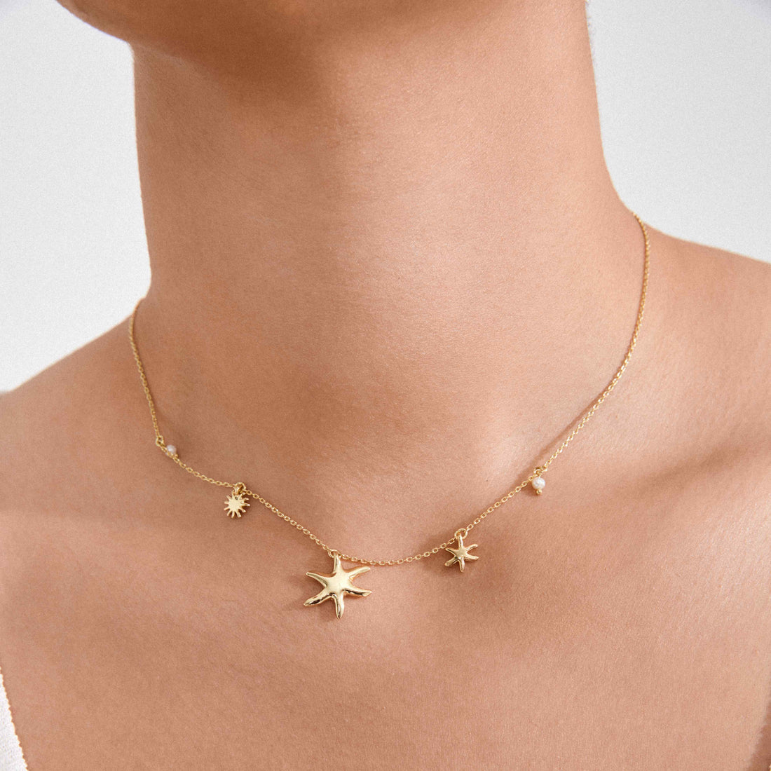 Collier PRISM avec perles et breloques – finition plaquée or de Pilgrim, vue 3