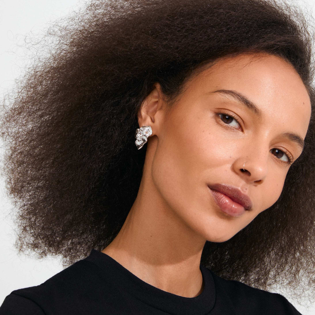 Boucles d'oreilles SOLARI pétales – finition plaquée argent de Pilgrim, vue 2