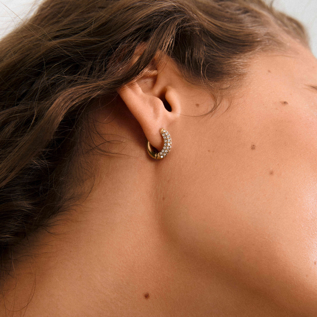 TATUM petits anneaux cristaux 14 mm – finition plaquée or de Pilgrim, vue 2