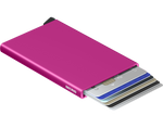 Porte-cartes en aluminium Cardprotector – Secrid, fuchsia, avec les cartes sorties