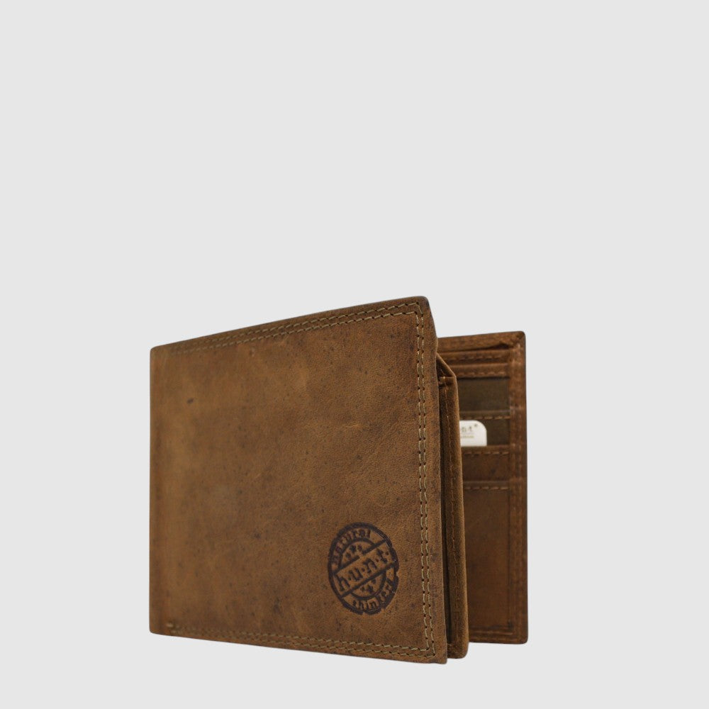 Portefeuille Hunt en cuir à rabat — cognac, vue de trois quarts