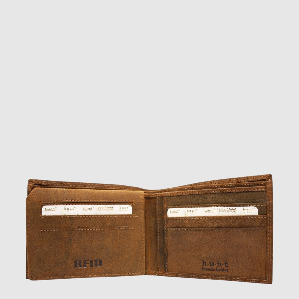 Portefeuille Hunt en cuir à rabat — cognac, intérieur ouvert
