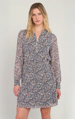 Robe ceinturée à boutons Dex, coloris paisley bleu/marron, vêtement porté
