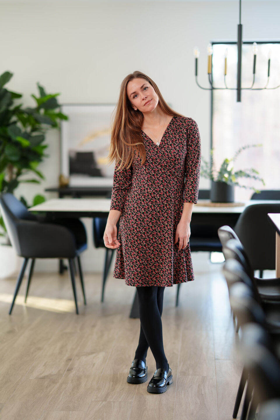 Robe Mattawin – Fleurs rouges – vue de face – Rien ne se perd, tout se crée